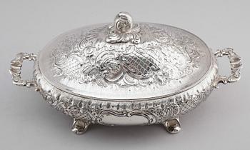 TERRIN, silver, rokokostil, sannolikt Nederländerna, 1800-/1900-tal. Vikt ca 1053 gram.