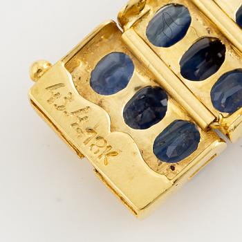 Bracelet 18K gold three rows of oval faceted sapphires.