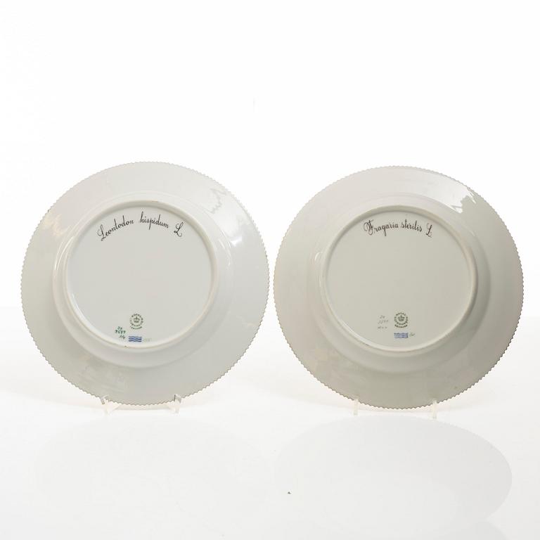 A set of five Royal Copenhagen 'Flora Danica' dinner plates, Denmark, 20th century.