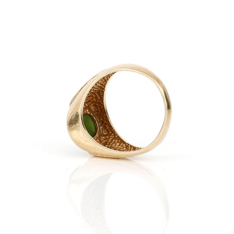 RING, 14k guld med grön sten o diamanter. Vikt ca9g.