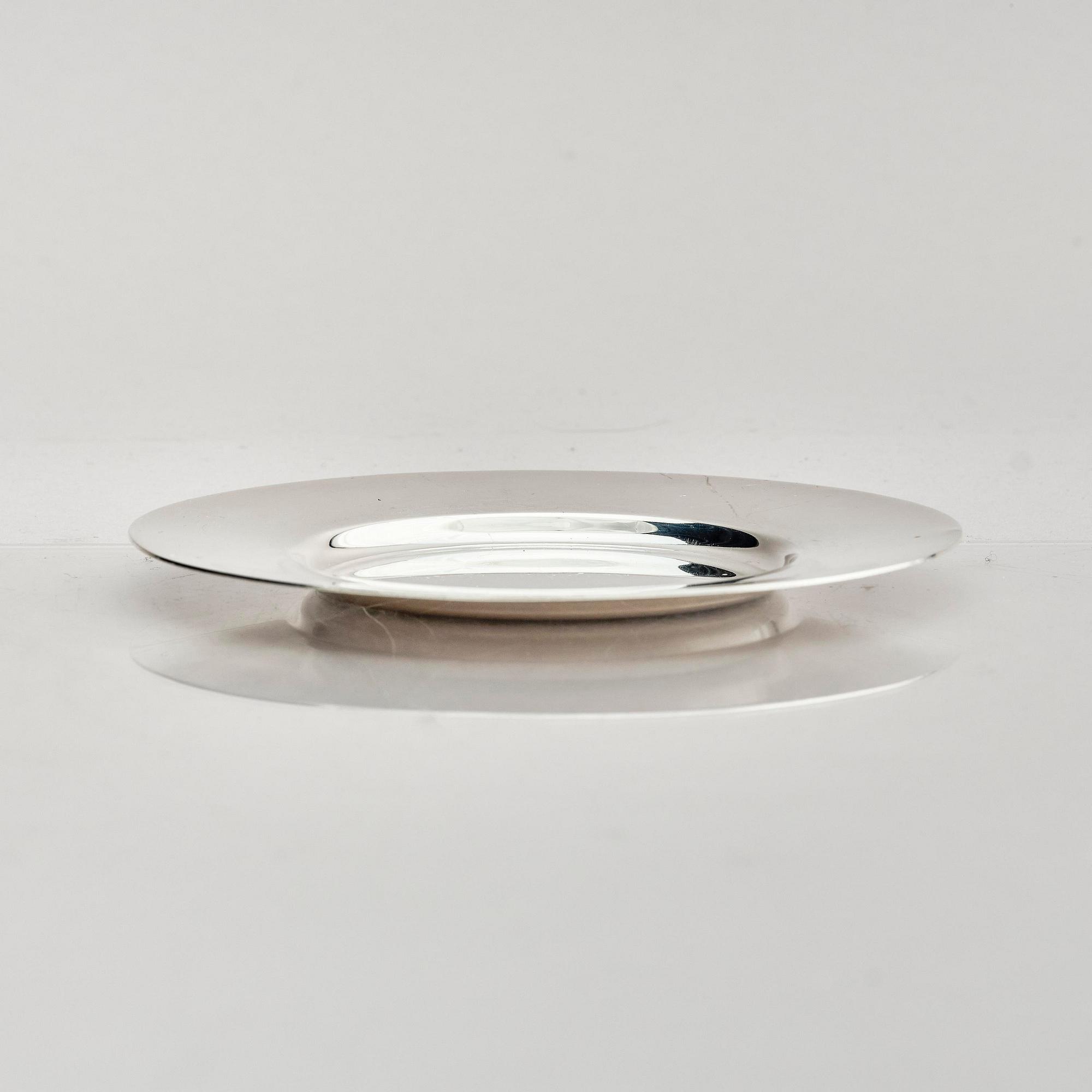 Lennart Larsson Guld AB, a Swedish silver butter box with lid and tray, Jönköping 1974.