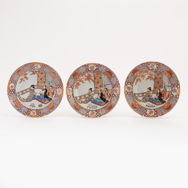 A set of three Japanese soup dishes, 19th century.