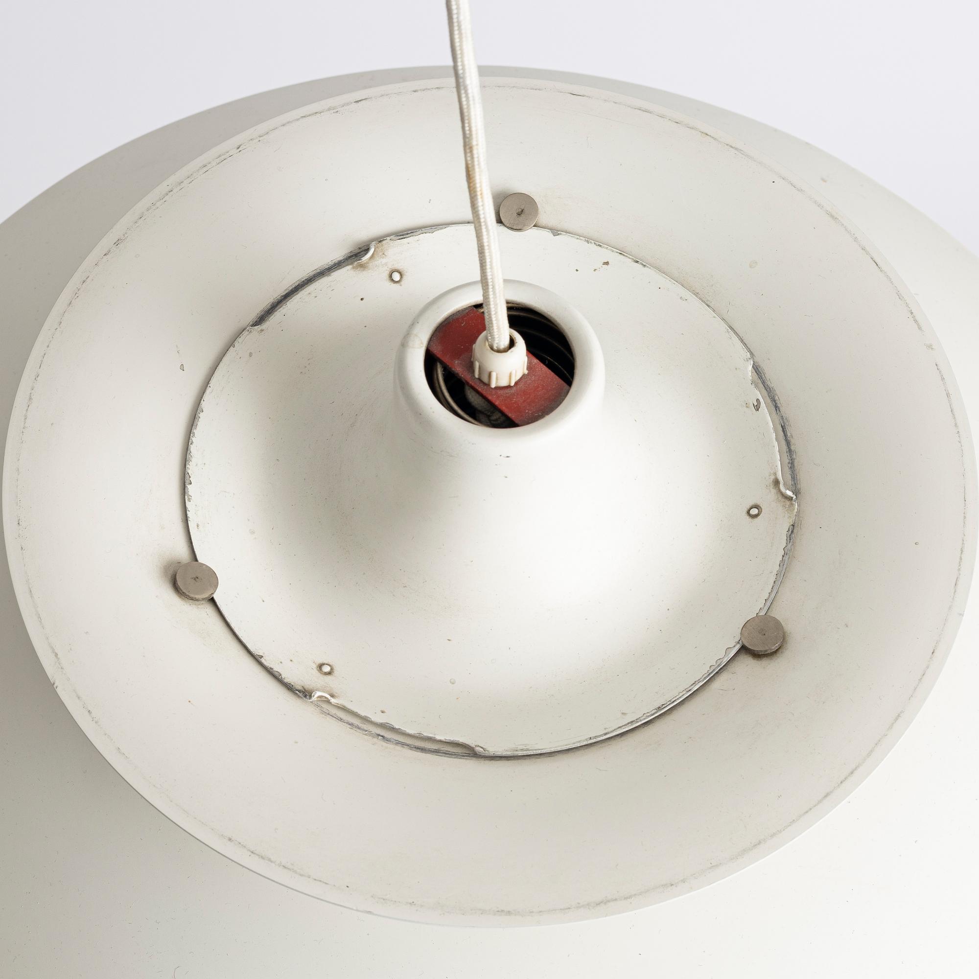 Poul Henningsen, taklampa, "PH-5", Louis Poulsen, Danmark,  troligtvis 1970-tal.