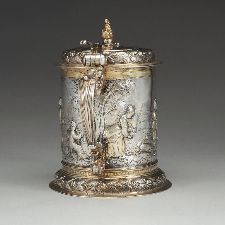 A Polish 17th century parcel-gilt tankard, marks of Peter II Rode, Gedansk (1654-1699).