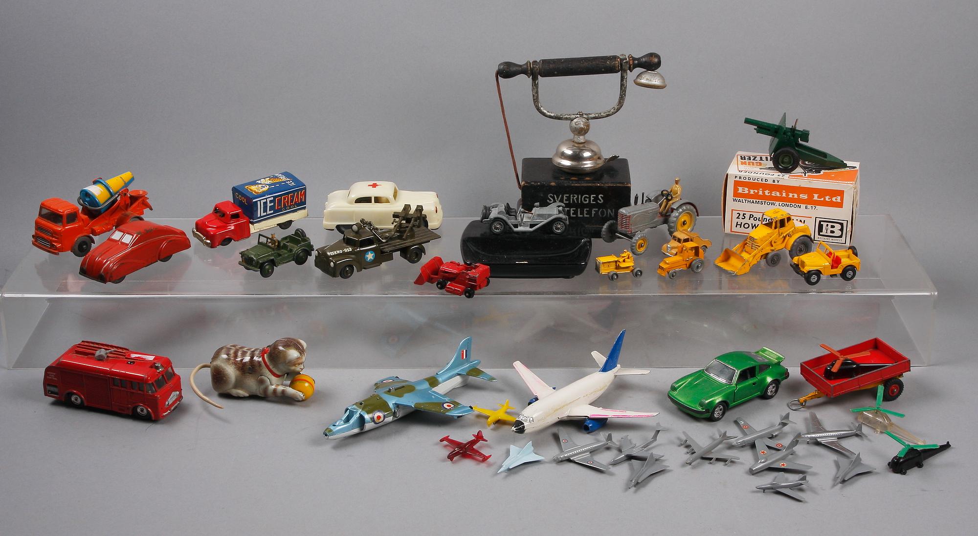 PARTI LEKSAKER, ca 30 st, bl.a Dinky toys och Tekno.