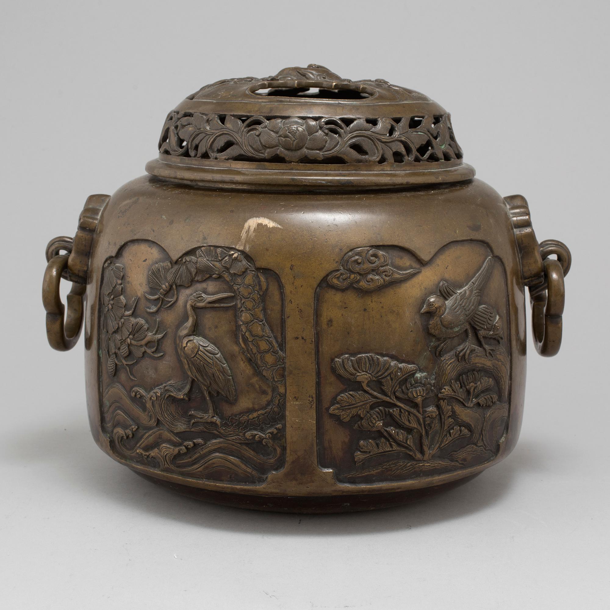 A large bronze censer with cover, Japan, Meiji (1868-1912).