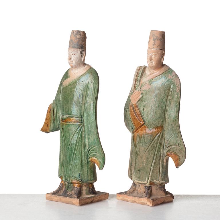 Two green and yellow glazed pottery figures of Ming officials, Ming style, 20th Century.