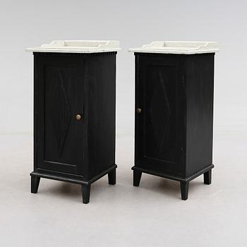 SÄNGBORD, 1 par, modern tillverkning.