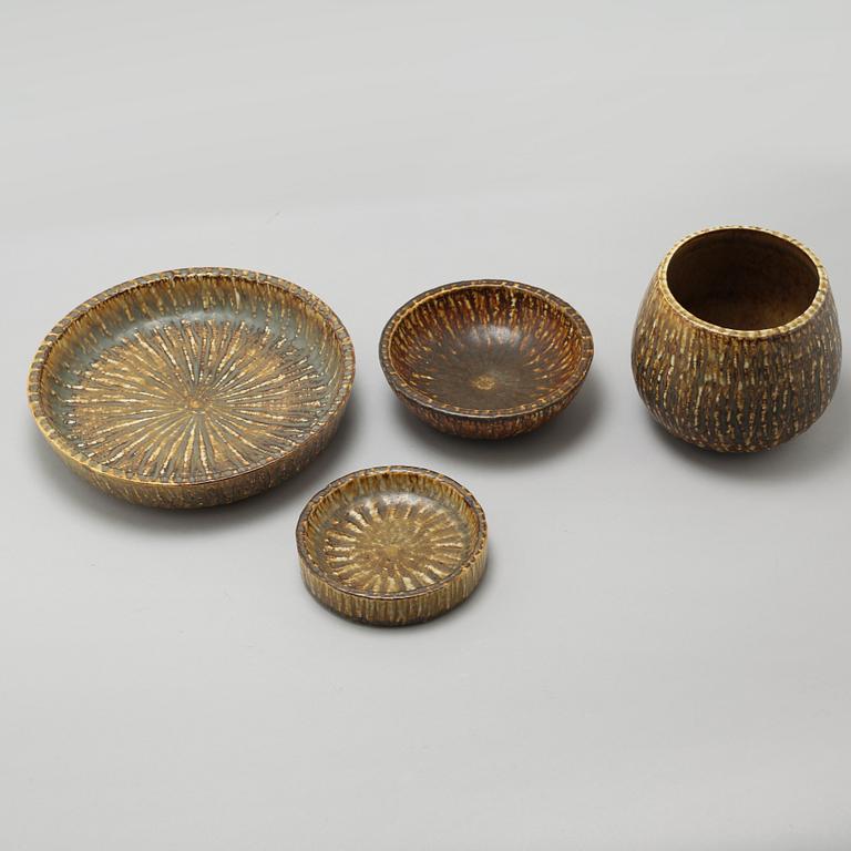 Two dishes, one bowl and one pot, designed by Gunnar Nylund for Rörstrand, 1950/60s.