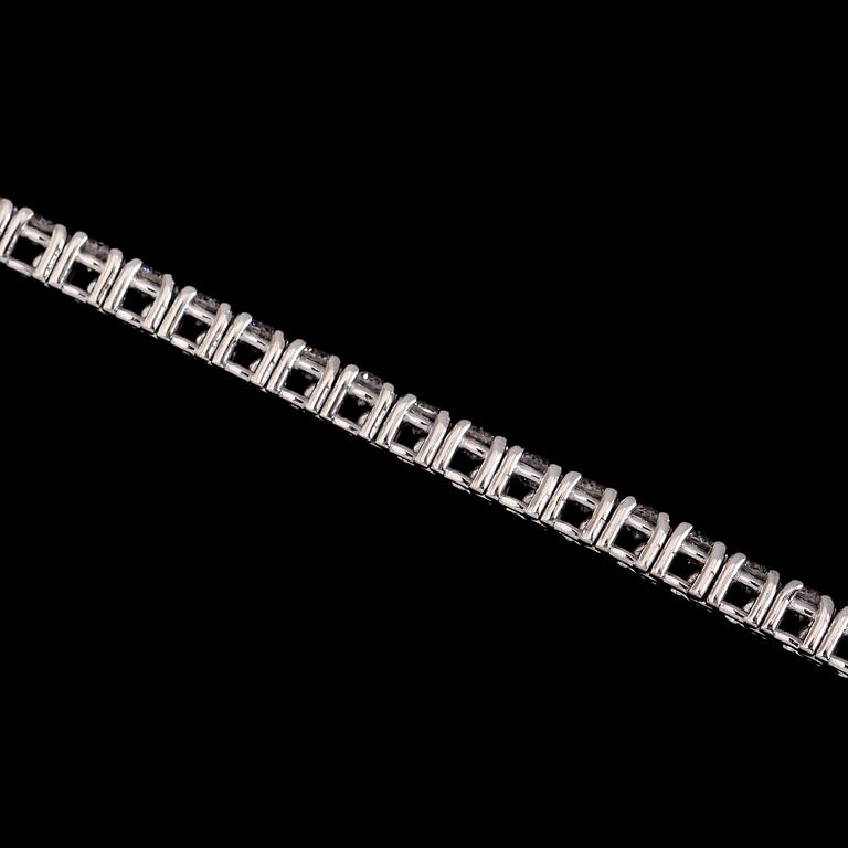 ARMBAND, 18K vitguld, 87 briljantslipade diamanter tot ca 3.10 ct.