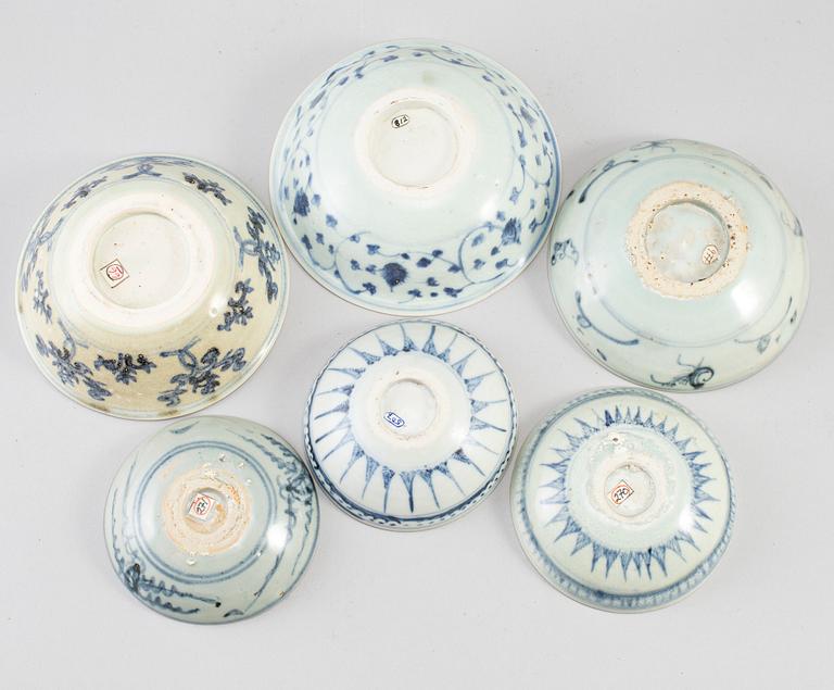 A group of six blue and white dishes, mostly Ming dynasty, as well as Qing dynasty, 19th century.