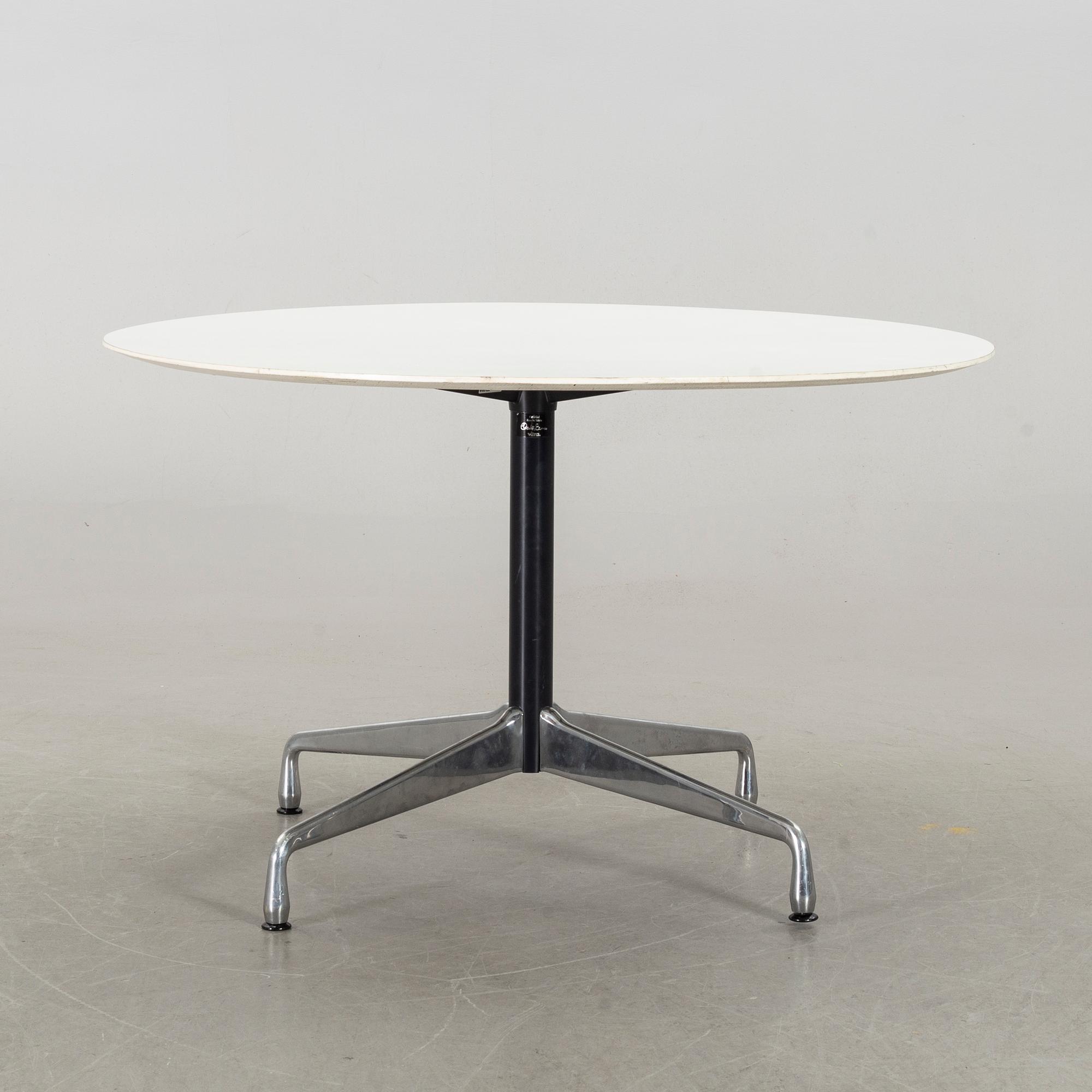 CHARLES & RAY EAMES, bord, Vitra, etikettmärkt.