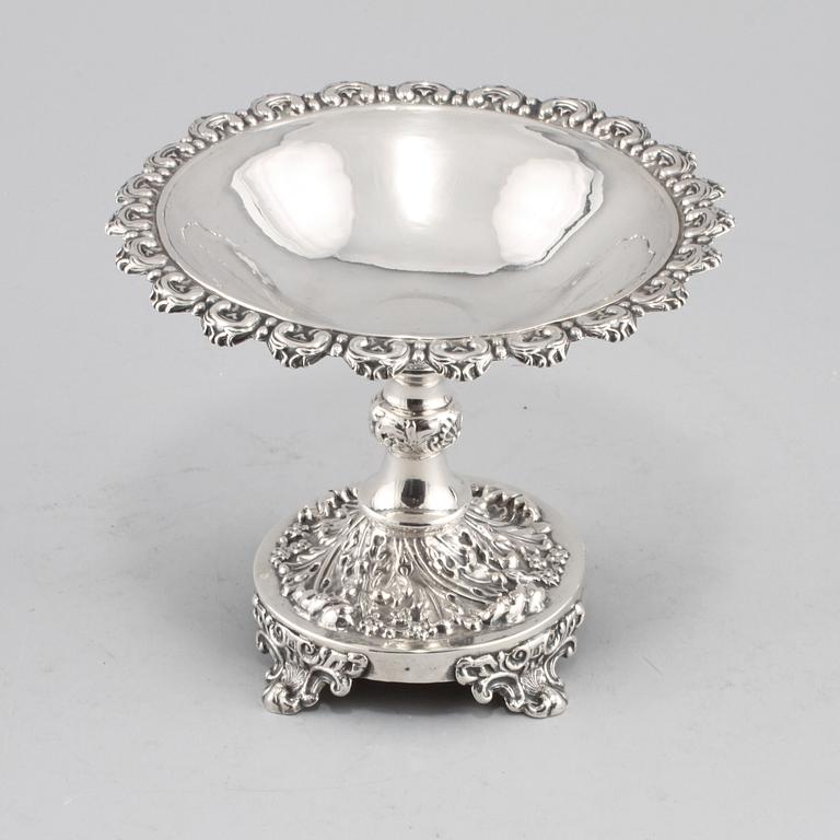 SKÅL PÅ FOT, silver, nyrokoko, Gustaf Möllenborg, Stockholm, 1844. Vikt 210 g.