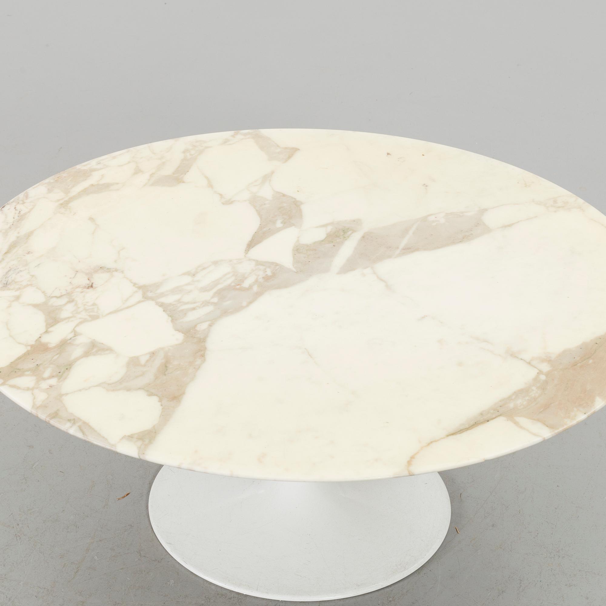 EERO SAARINEN, soffbord "Tulip" Knoll International 1900-talets senare del.