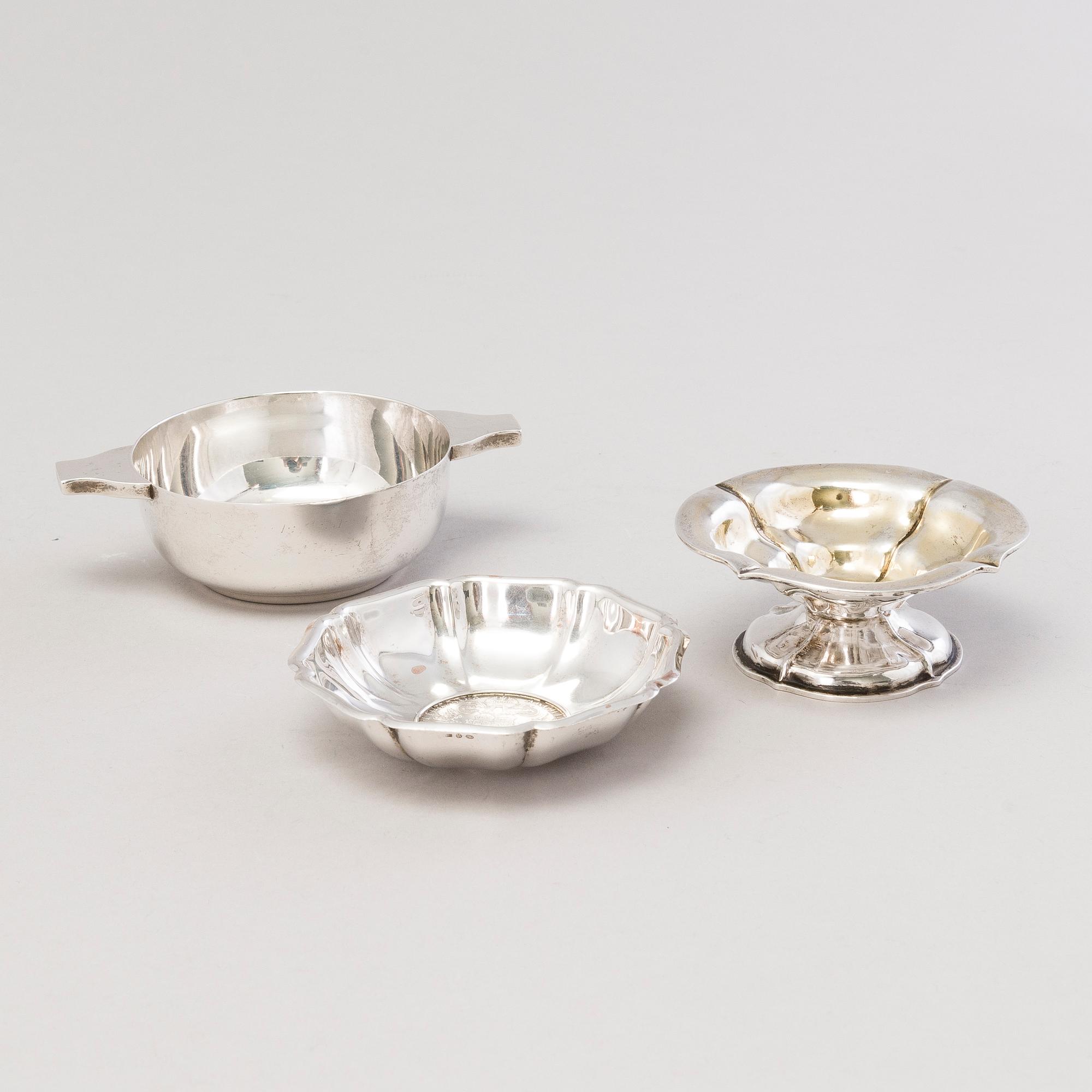 MALJOJA, 2 kpl, hopeaa, ja pikari, Wien Sheffield Kiina tms. Uushopea tarjotin, Ei huutokauppaan.