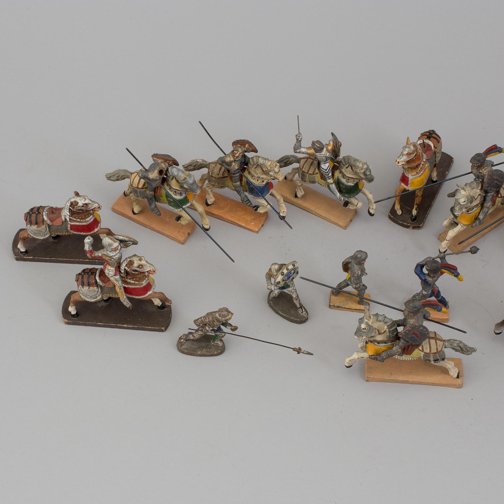 A 26 piece collection of toy knights and horses, mainly Lineol from Germany, mid 20th century.