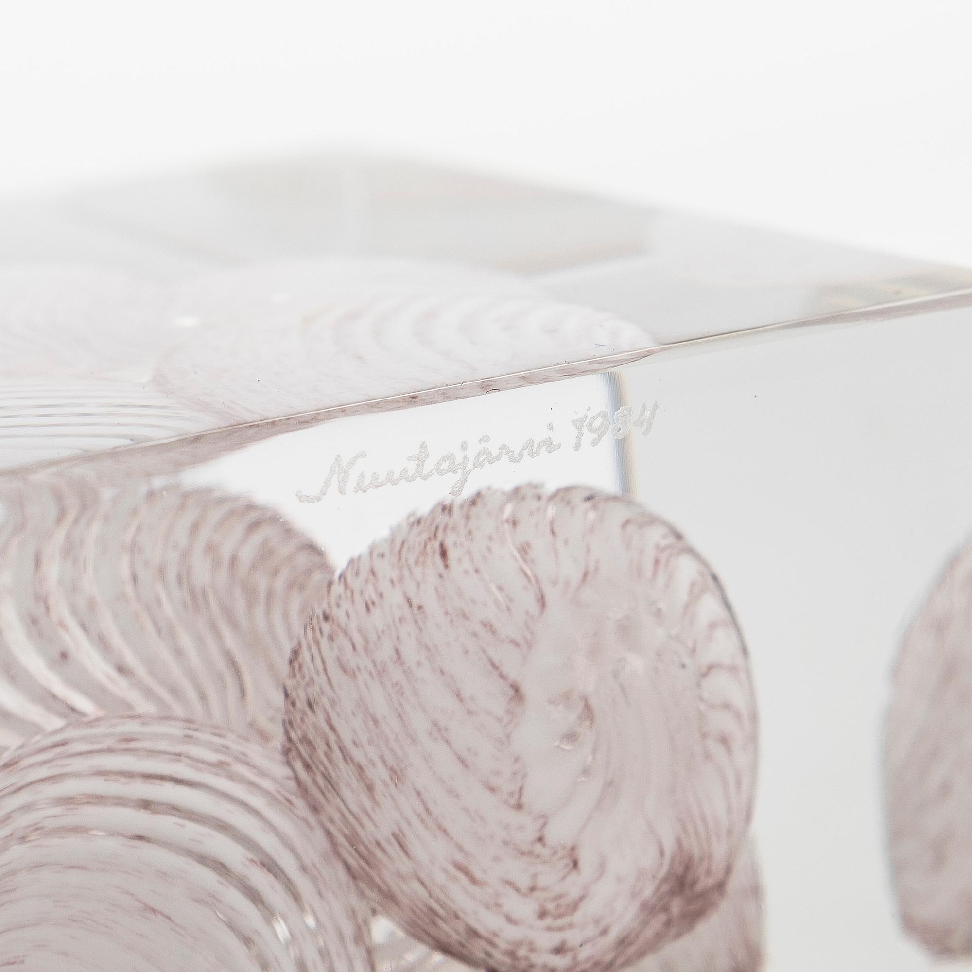 Oiva Toikka, årskub, signerad Oiva Toikka, Nuutajärvi 1984, numrerad 336/2000.