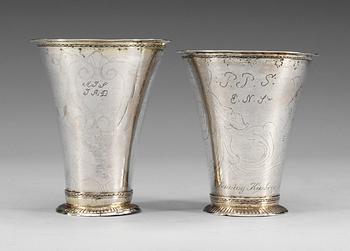 157. BÄGARE, 2 st, silver, Anders Hammarström, Eskilstuna (verksam 1761-1772).