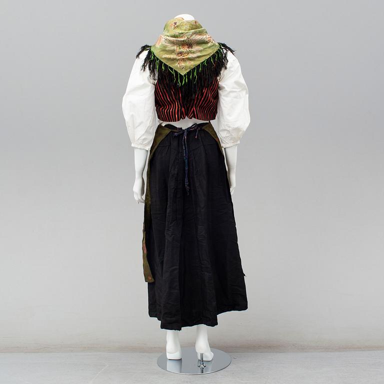 FOLKDRÄKT, 15 delar, Ovanåker, Hälsingland, 1800-1900-tal.