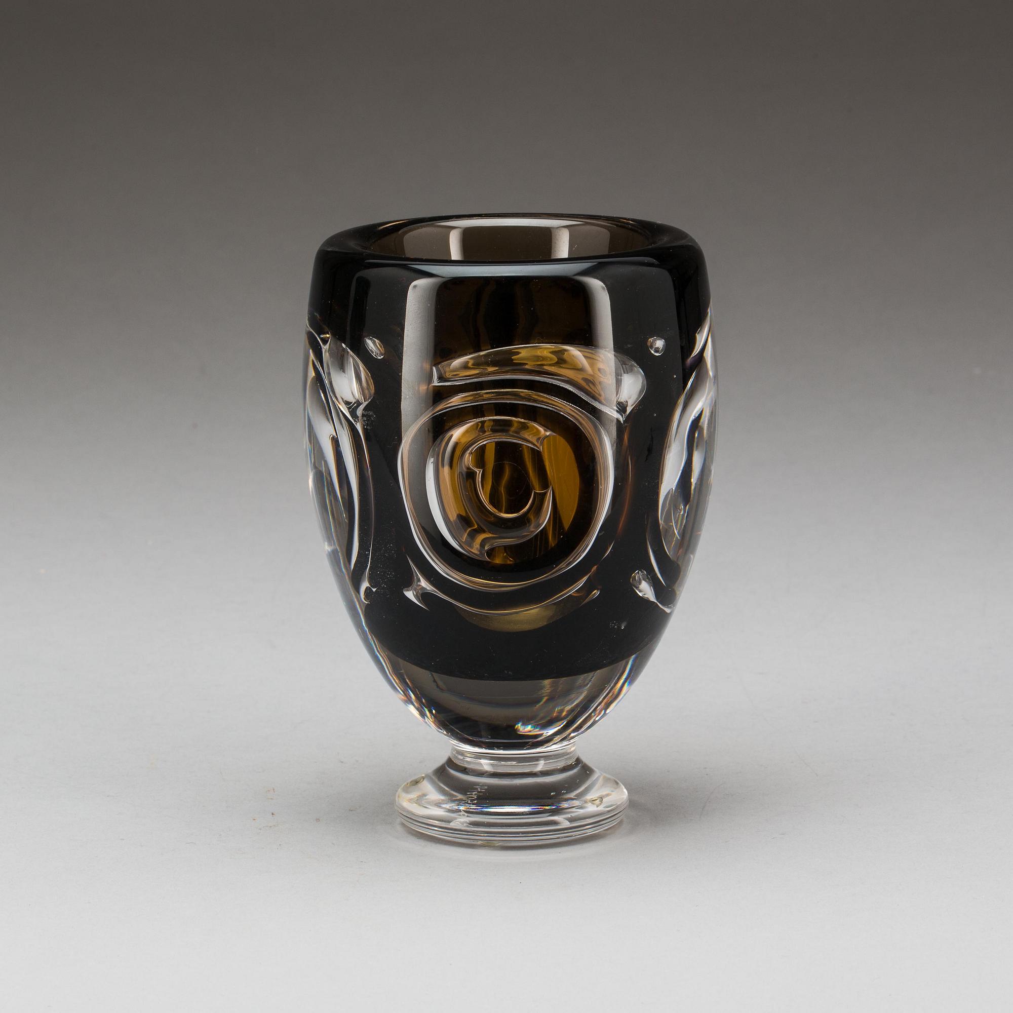 VAS, glas, Jan Johansson, Orrefors Studio 2001. Signerad.