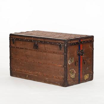 LOUIS VUITTON, a brown trunk, late 19th century.