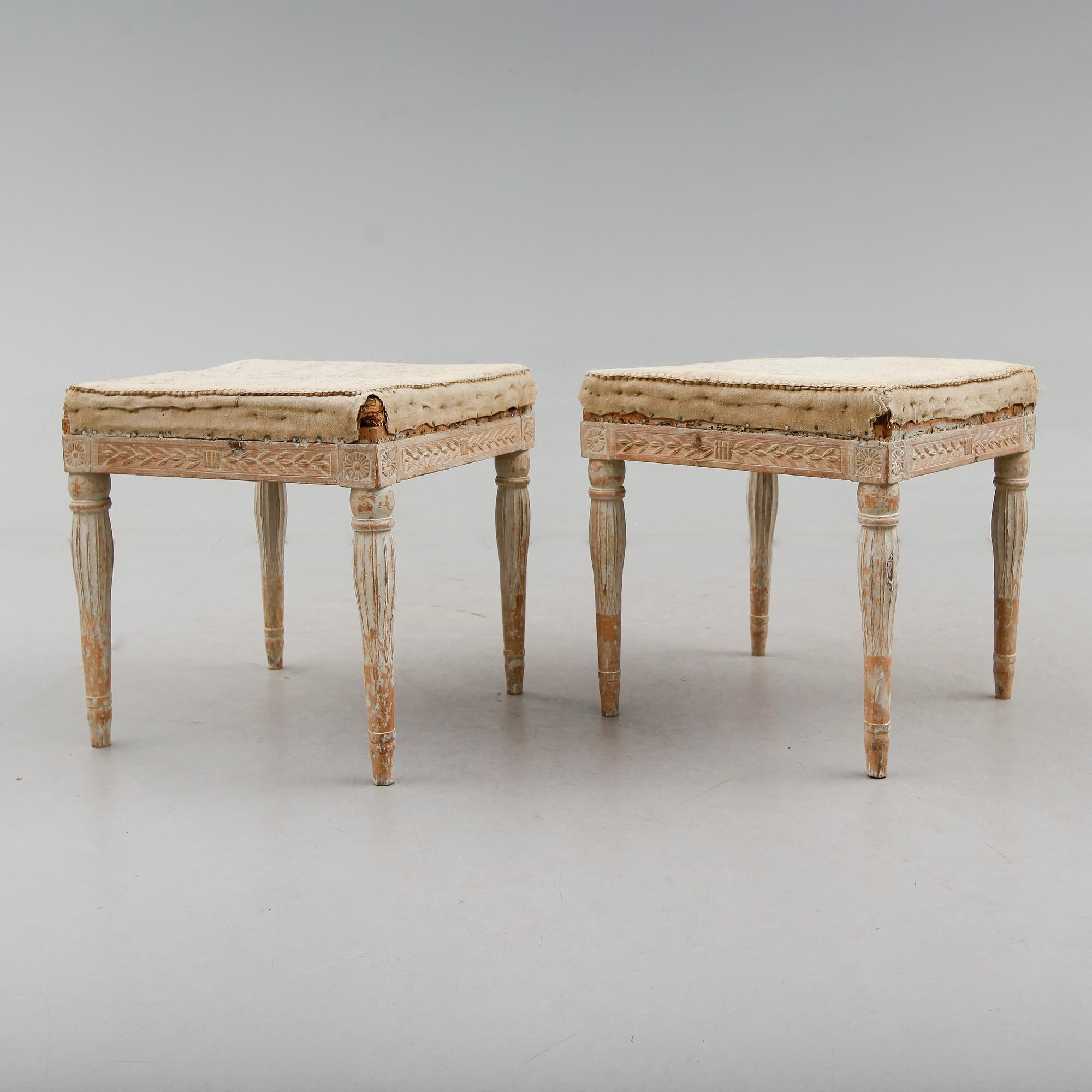 TABURETTER, 2 st, sengustavianska, 1800-talets början.