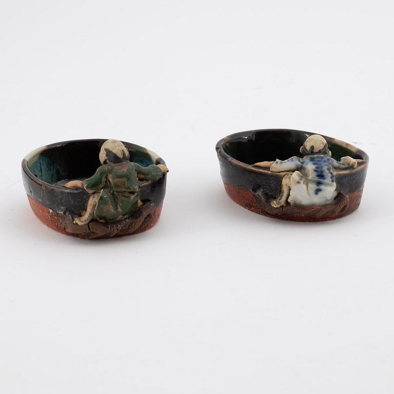 Skålar, ett par, "Sumida-ware" Japan, Meiji-period omkring år 1900.