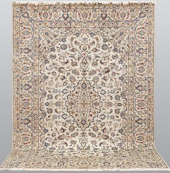 A carpet, Kashan, ca 340 x 240 cm.