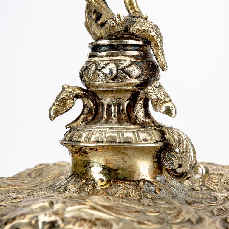 Cup with lid, Historismus, probably 19th century, indistinct silver stamps, weight 1154 grams.