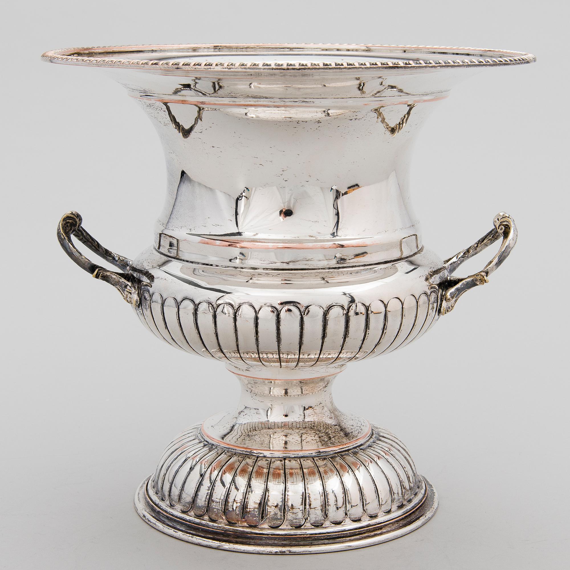 A CHAMPAGNE COOLER, silver on copper, England early 20th century.