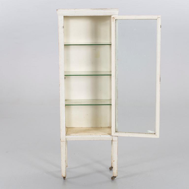 LÄKARSKÅP, 1900-tal.