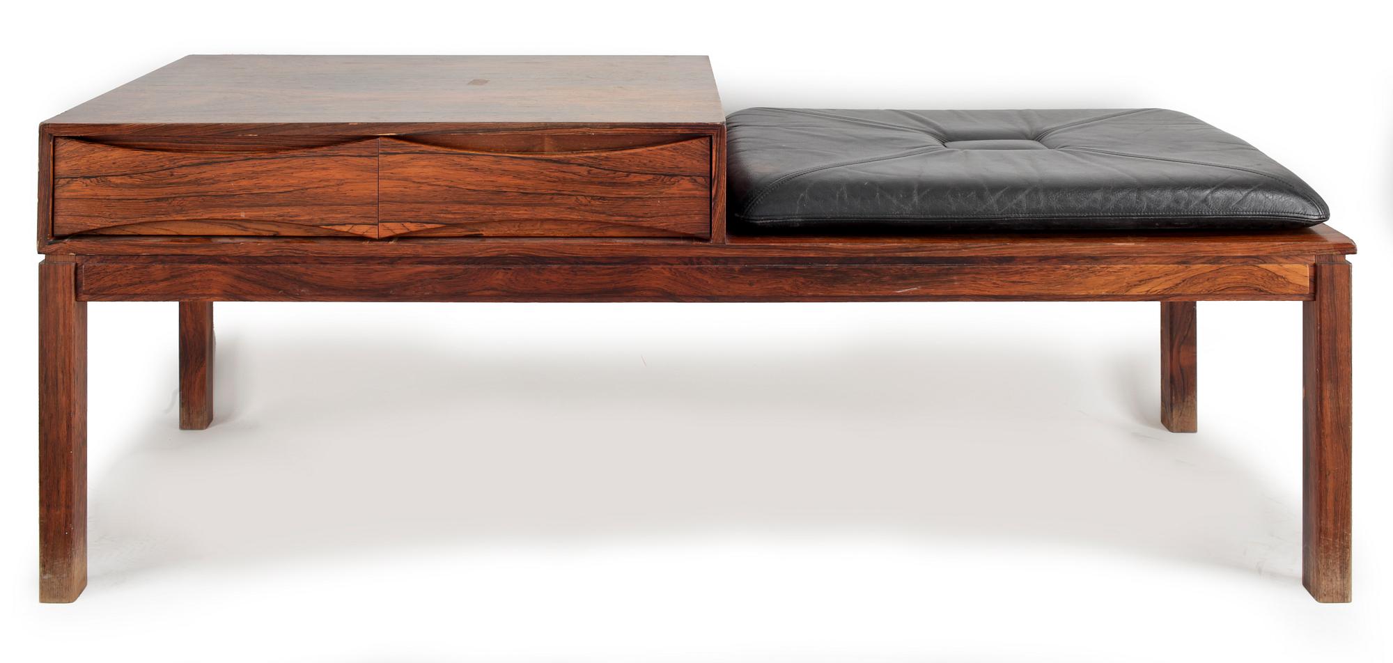 HALLMÖBEL, 2 delar, 1900-talets andra hälft.