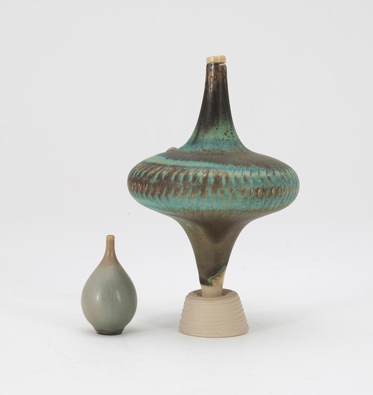 VASER 2 st, keramik, Berndt Friberg samt Wilhelm Kåge Gustavsberg.