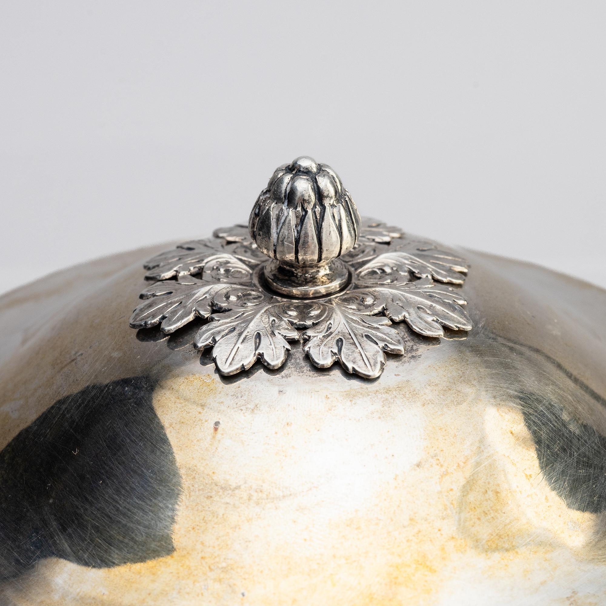 Johan Fredrik Björnstedt, sockerskålar, ett par, silver, samt en strösked, Stockholm 1818. Empire.