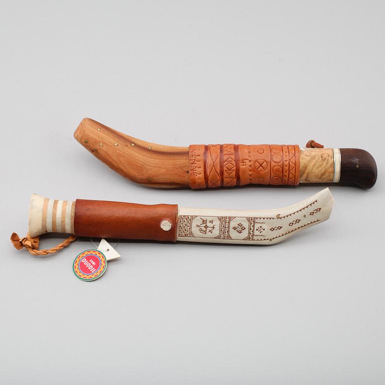 SAMEKNIVAR, 2 st, en märkt Vettasjärvi, 1900-tal.