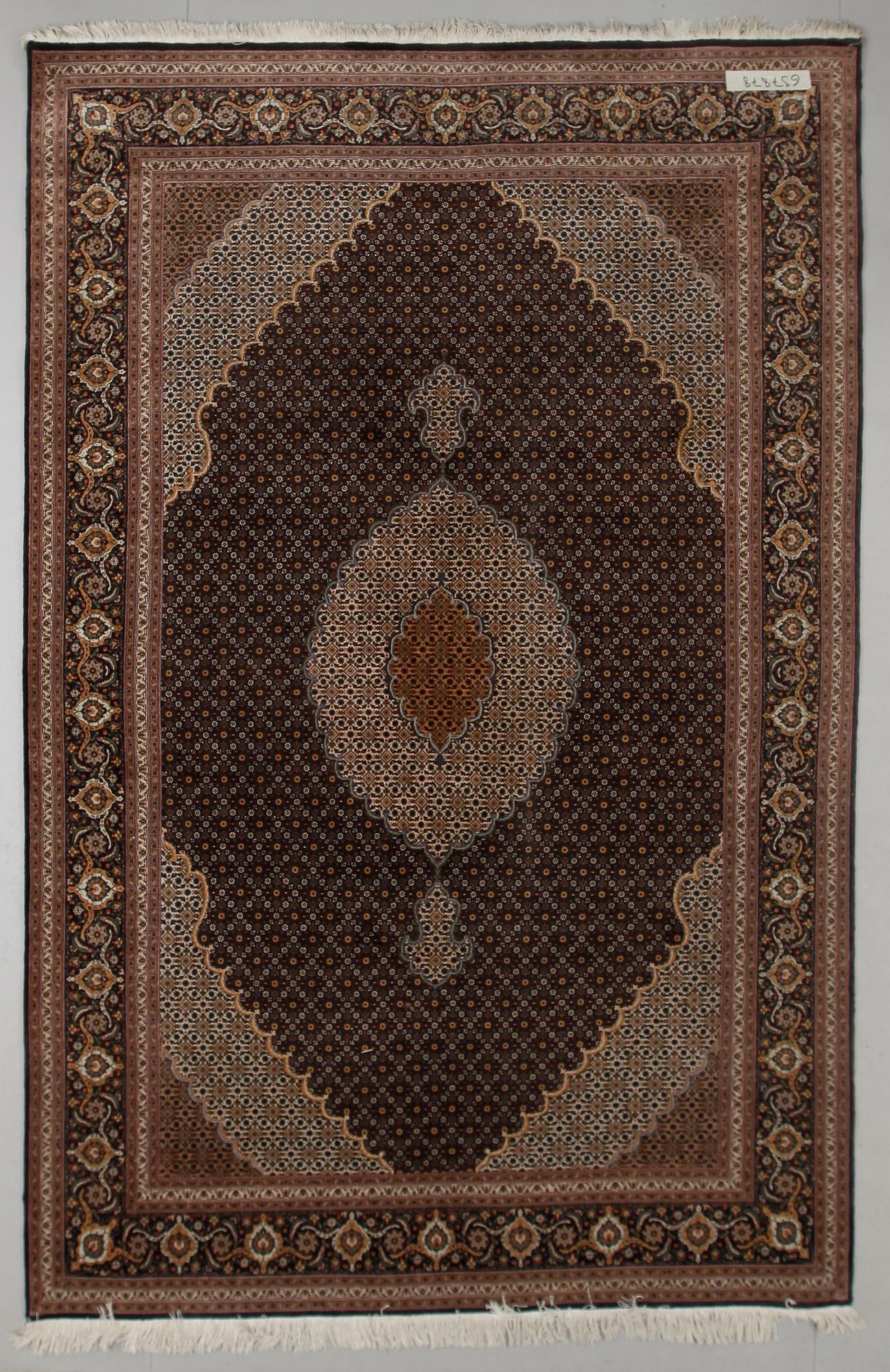 MATTA, orient, ca 307 x 200 cm.