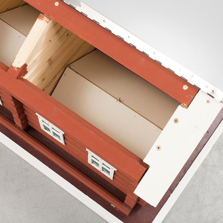 A bird feeding table by Carl-Erik Kroon, Luleå, Sweden.