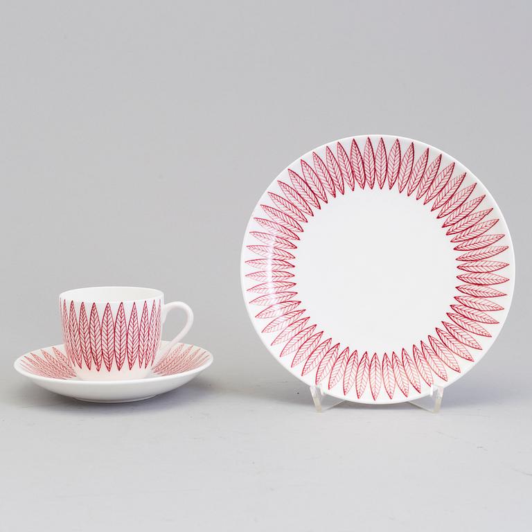 STIG LINDBERG, kaffekoppar med fat, 12 st, samt 12 asietter, benporslin, "Salix", Stig Lindberg, Gustavsberg.
