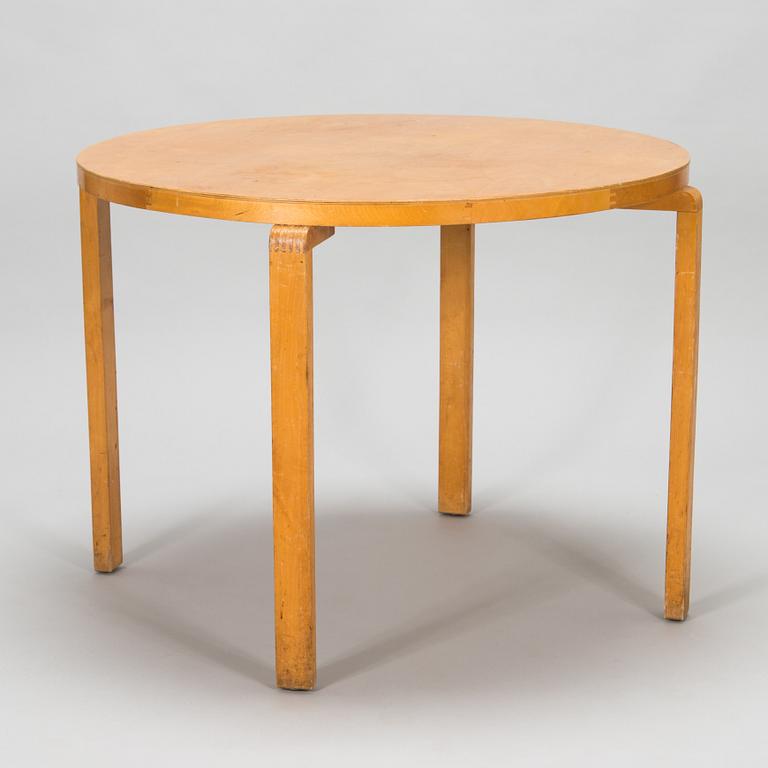 Alvar Aalto, 1940s '73' table and four '69' chairs for O.Y. Huonekalu- ja Rakennustyötehdas A.B.