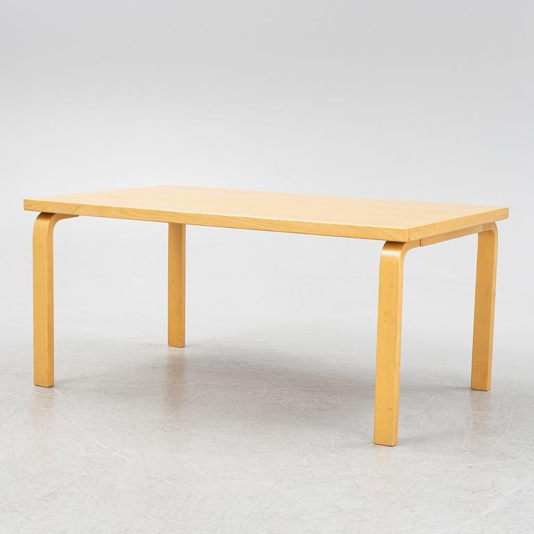 Alvar Aalto, a birch coffee table, second part of the 20th Century.