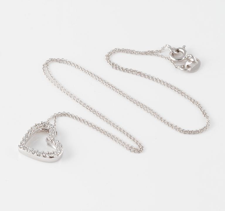 HÄNGE, 18K vitguld med briljantslipade diamanter ca 0.25 ct. Vikt 2,2 gram.
