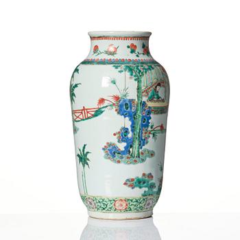 A wucai decorated vase, Qing dynasty, 19th Century.