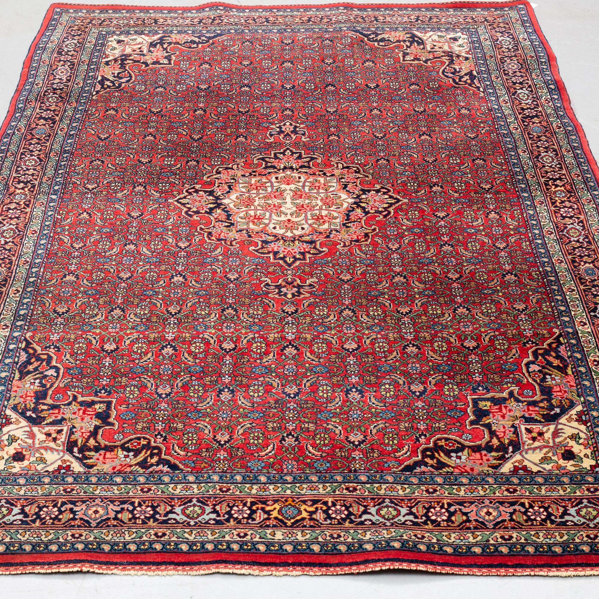 A RUG, an old Bidjar, ca 226 x 144,5-150,5 cm (as well as 1 cm flat weave at the ends).