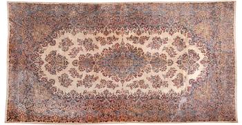 284. KIRMAN MATTA, ca 660x350 cm.