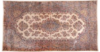 284. KIRMAN CARPET, c. 660x350 cm.