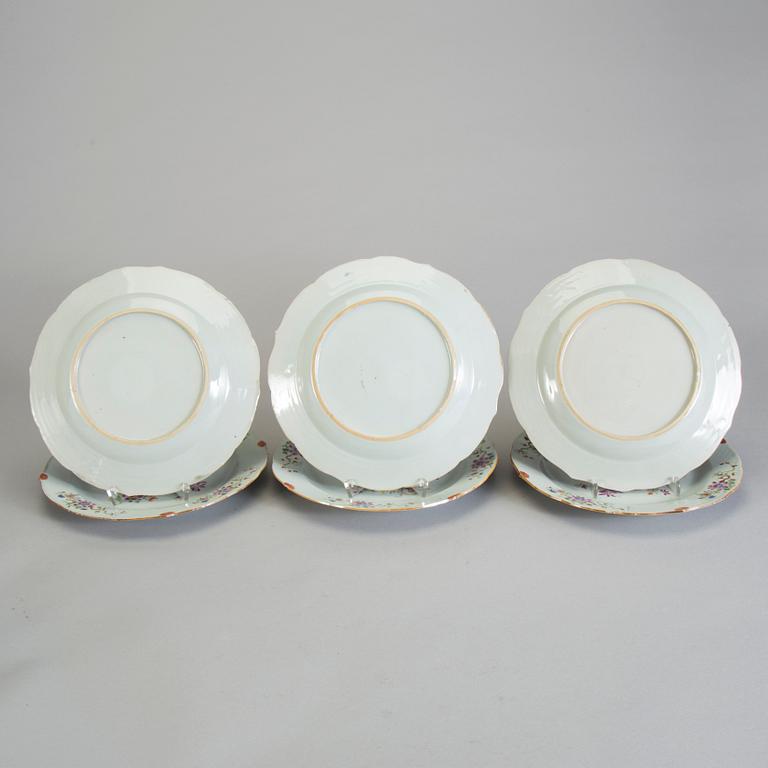 A SET OF SIX FAMILLE ROSE PLATES, Qianlong.