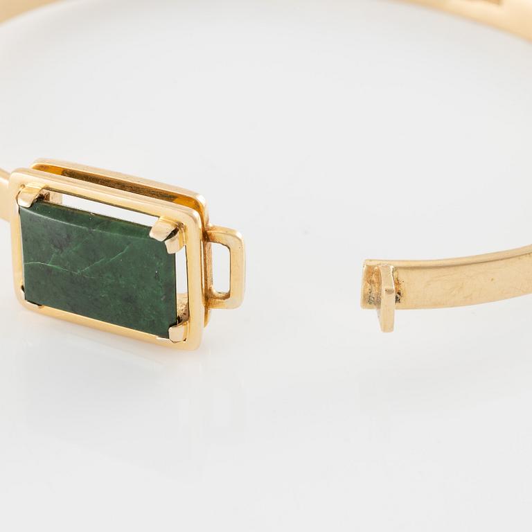 Bracelet 18K gold with green stone.
