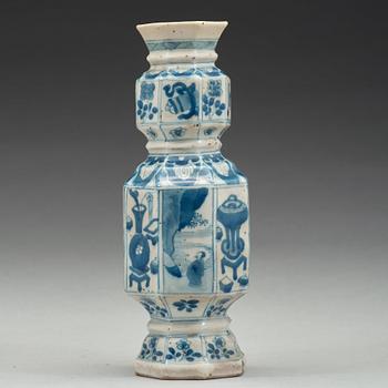 A blue and white vase, Qing dynasty, Kangxi (1662-1722).