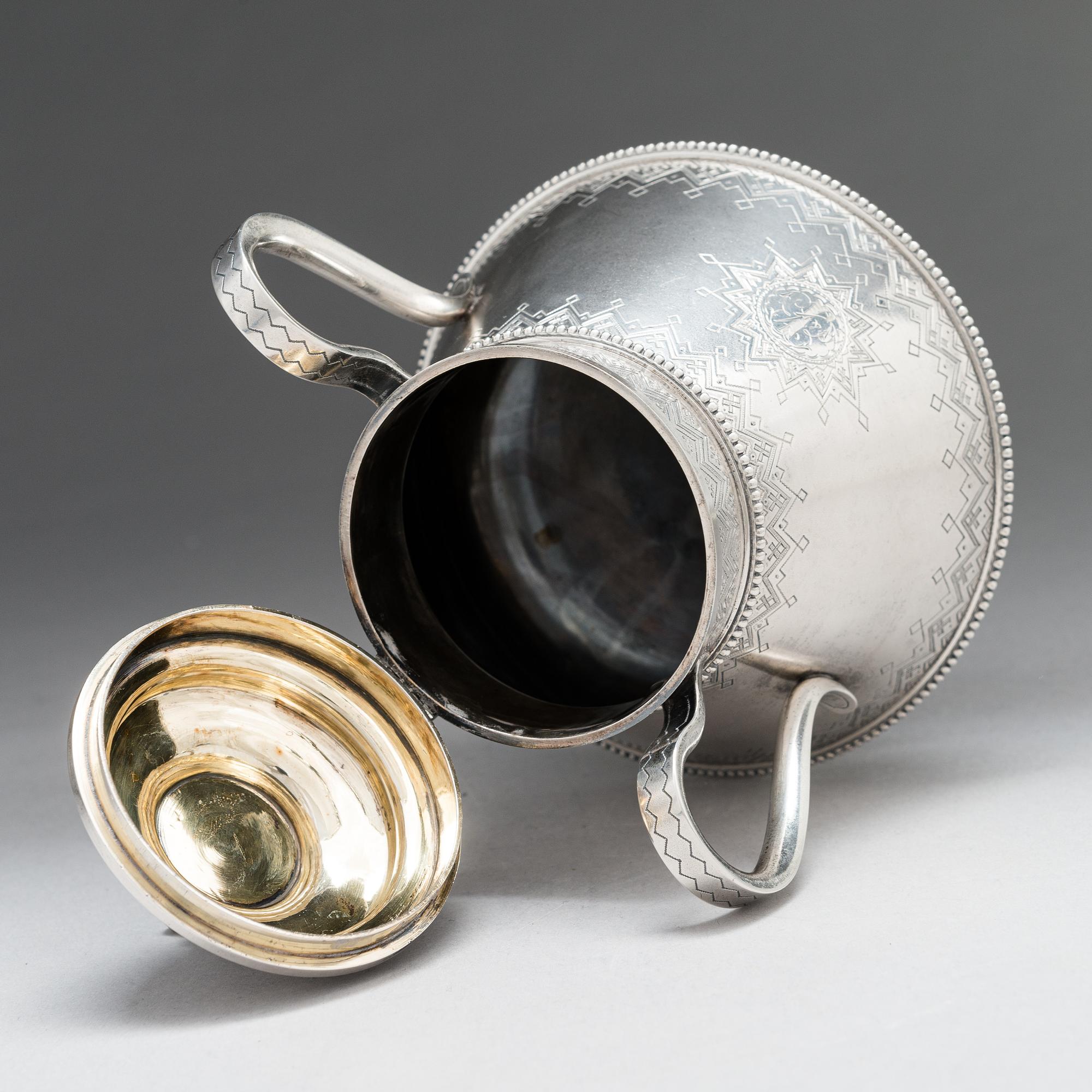 A Russian silver sugar bowl, maker's mark of Stefan Wäkevä, Saint Petersburg 1888.