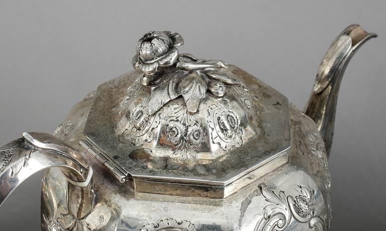 TESERVIS, 4 delar, silver, svenska importstämplar. Tidigt 1900-tal. Tot ca 2380 gram.